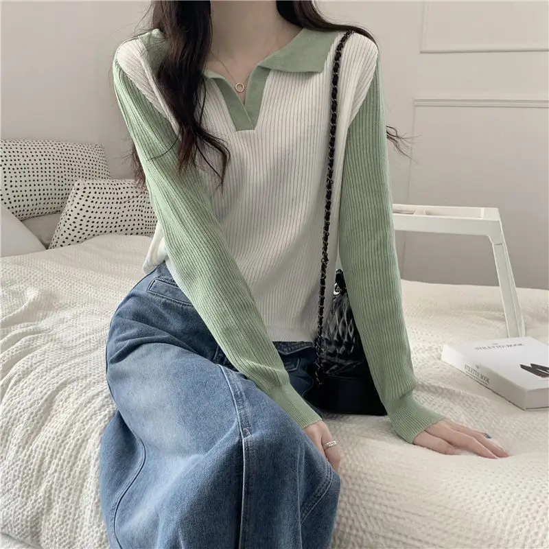 Осень 2023, женский новый пуловер с воротником-поло, винтовая резьба, контрастный цвет, модный тонкий минималистичный вязаный свитер с длинными рукавами
Осень 2023, женский новый пуловер с воротником-поло, винтовая резьба, контрастный цвет, модный тонкий минималистичный вязаный свитер с длинными рукавами