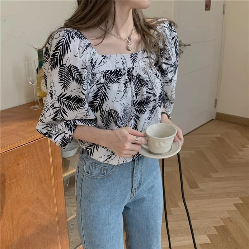 Блузка женская с принтом листьев, элегантные женские топы три четверти для отдыха с квадратным воротником, уличная одежда с рукавами-фонариками, шикарная одежда Ins 2025 
Блузка женская с принтом листьев, элегантные женские топы три четверти для отдыха с квадратным воротником, уличная одежда с рукавами-фонариками, шикарная одежда Ins 2025