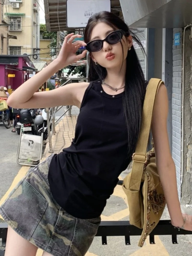 Black Slim Fit Sleeveless Vest Women's Inner Wear Summer New American Hot Girl Style Fashionable Design Sense Rivet Detail
Black Slim Fit Sleeveless Vest Women's Inner Wear Summer New American Hot Girl Style Fashionable Design Sense Rivet Detail