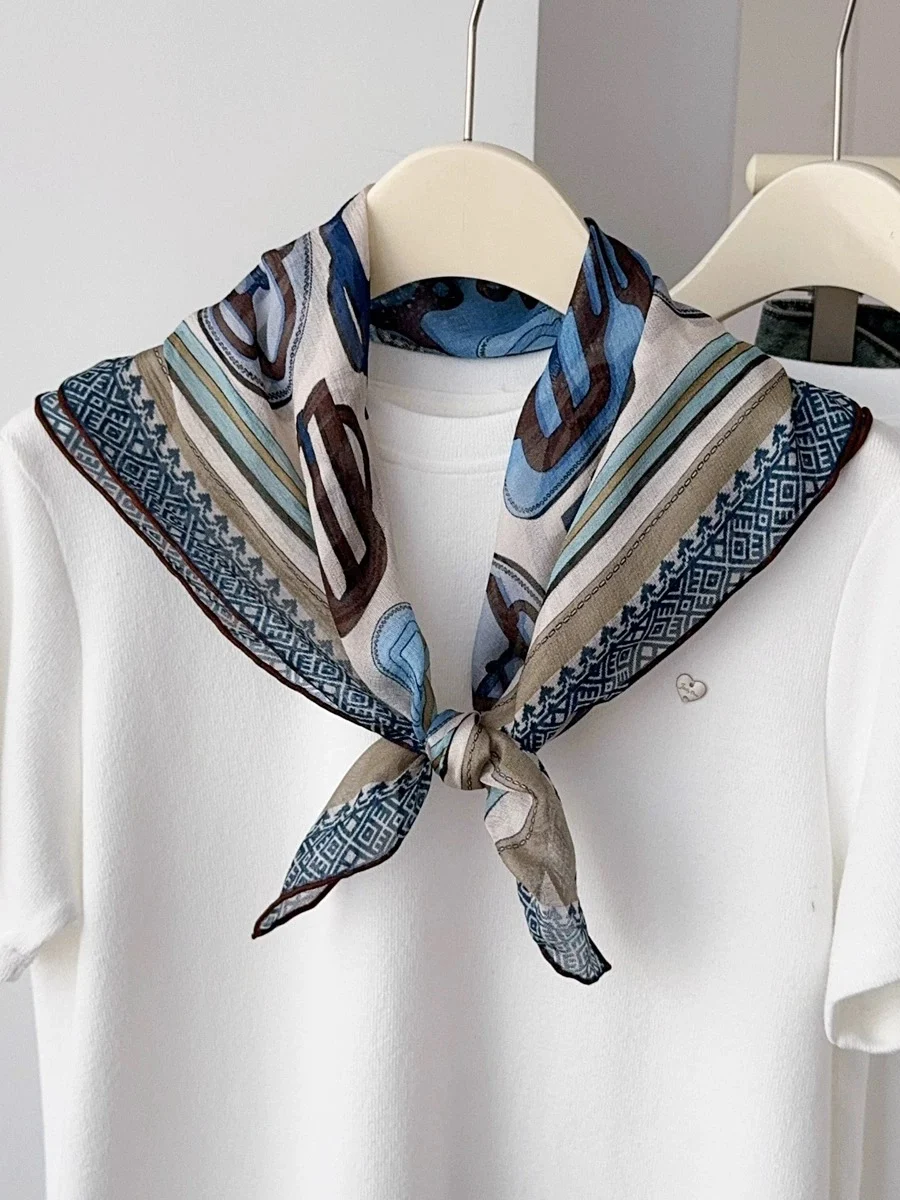 Handrolled Silk Scarf 100% Silk Blue Floral Print Korean Style Spring Summer Decorative Square Scarf for Youth
Handrolled Silk Scarf 100% Silk Blue Floral Print Korean Style Spring Summer Decorative Square Scarf for Youth