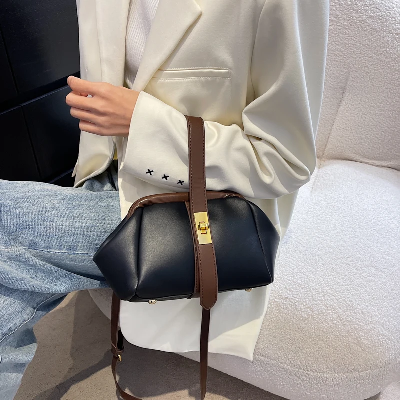 Vintage Brand Design Clip Handbag and Purses for Women Shoulder Crossbody Bags 2022 Fashion Ladies Crossbody Bags High Quality
Vintage Brand Design Clip Handbag and Purses for Women Shoulder Crossbody Bags 2022 Fashion Ladies Crossbody Bags High Quality