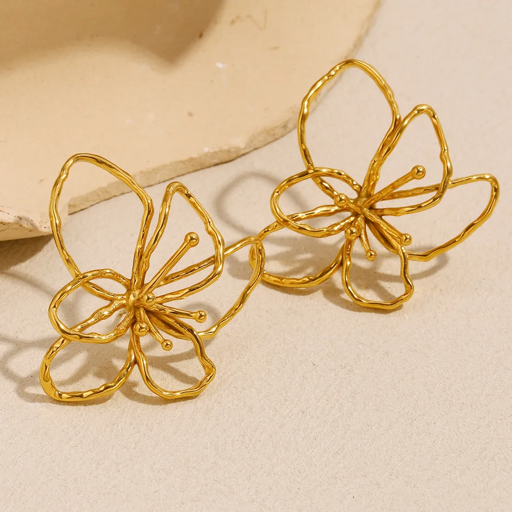 Keen on Earrings with Stainless Steel Lines Floral French Style Fashion Temperament Niche Design Personalized Trendy New
Keen on Earrings with Stainless Steel Lines Floral French Style Fashion Temperament Niche Design Personalized Trendy New