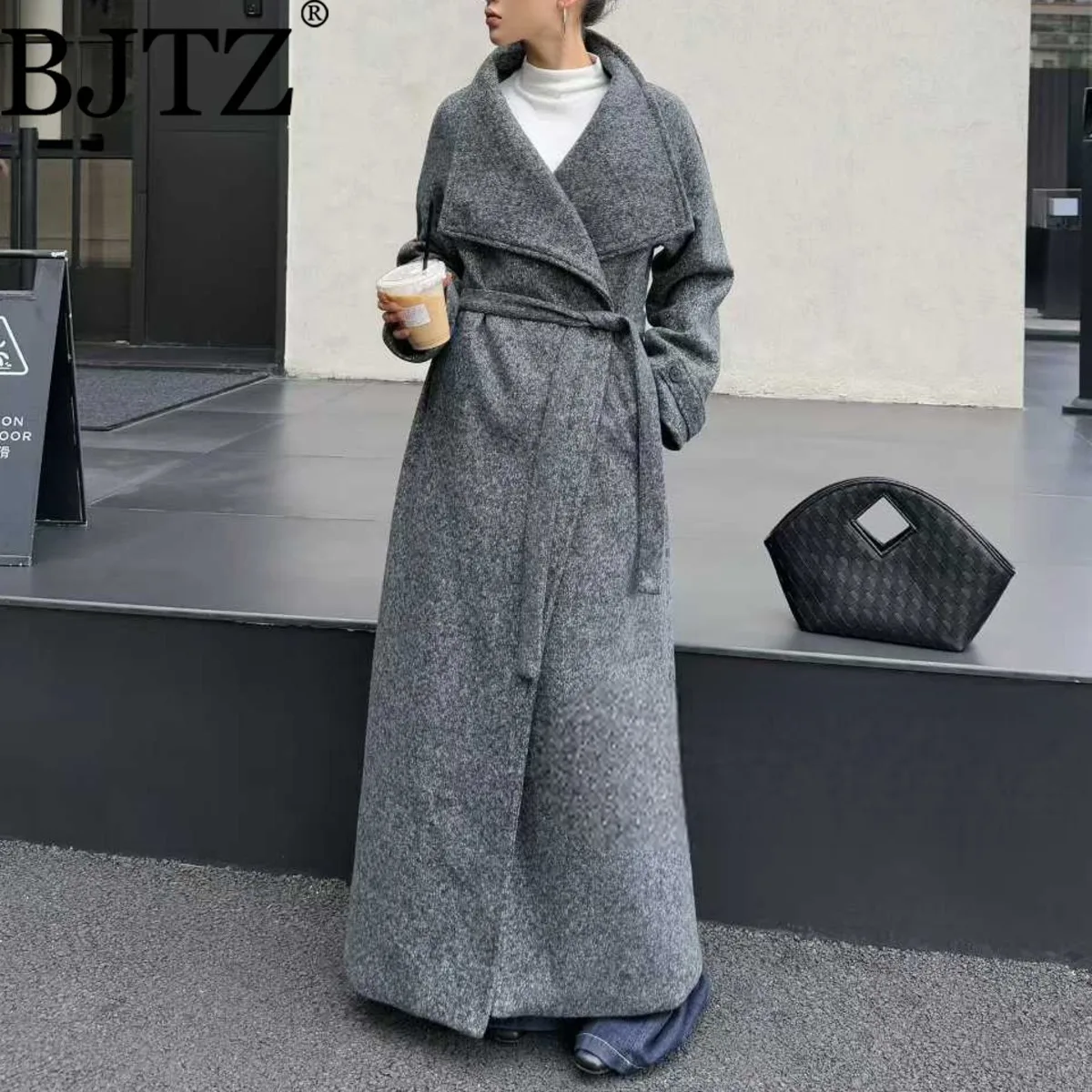 BJTZ элегантная модная длинная шерстяная куртка для женщин, зимний тренд 2025, новое темпераментное женское пальто на шнуровке с завязками на талии и большими лацканами
BJTZ элегантная модная длинная шерстяная куртка для женщин, зимний тренд 2025, новое темпераментное женское пальто на шнуровке с завязками на талии и большими лацканами