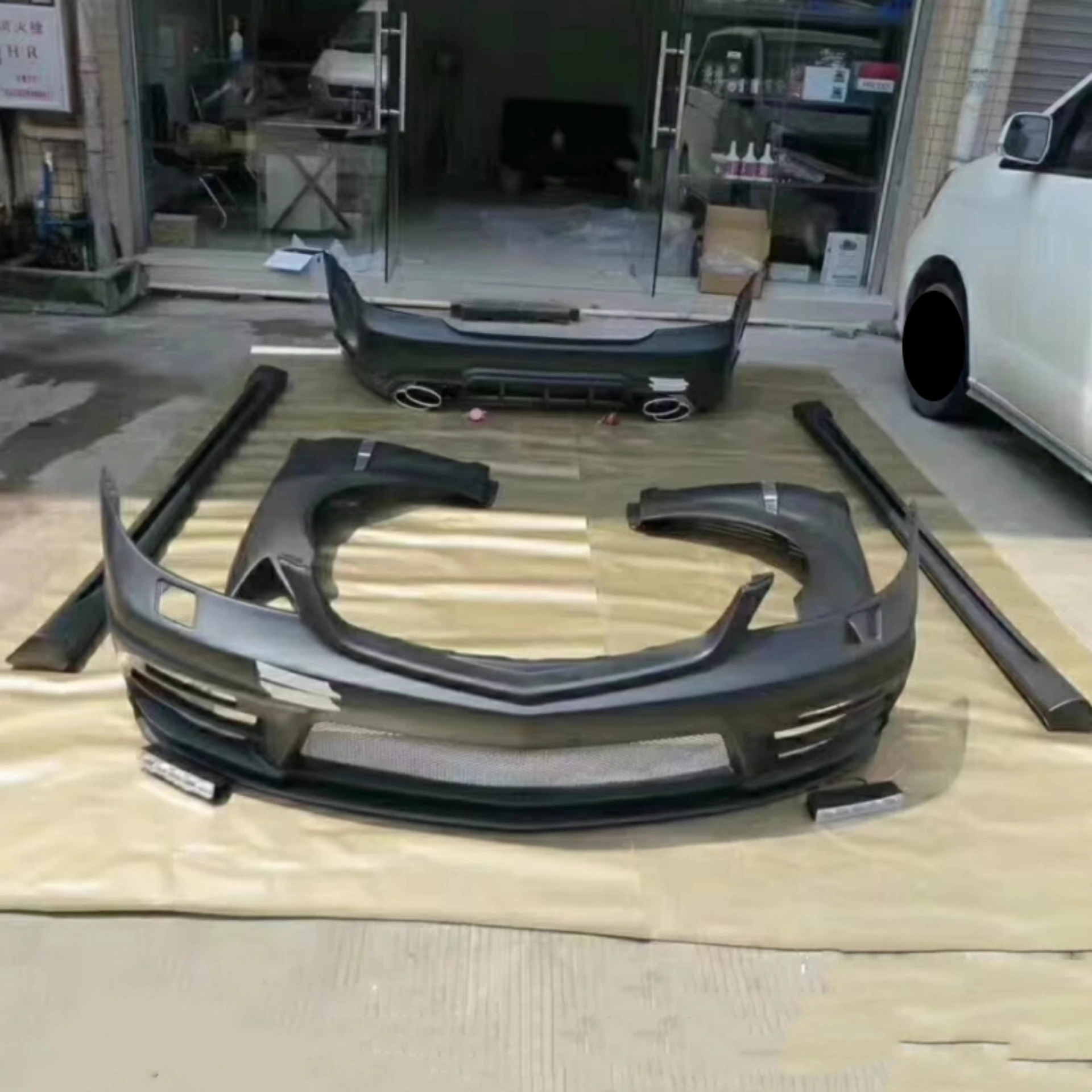 Front Rear Bumper Side Skirt Fender for Mercedes Benz W221 S300 S350 S600 S63 Modified New Style Car Body Kit Accessories
Front Rear Bumper Side Skirt Fender for Mercedes Benz W221 S300 S350 S600 S63 Modified New Style Car Body Kit Accessories