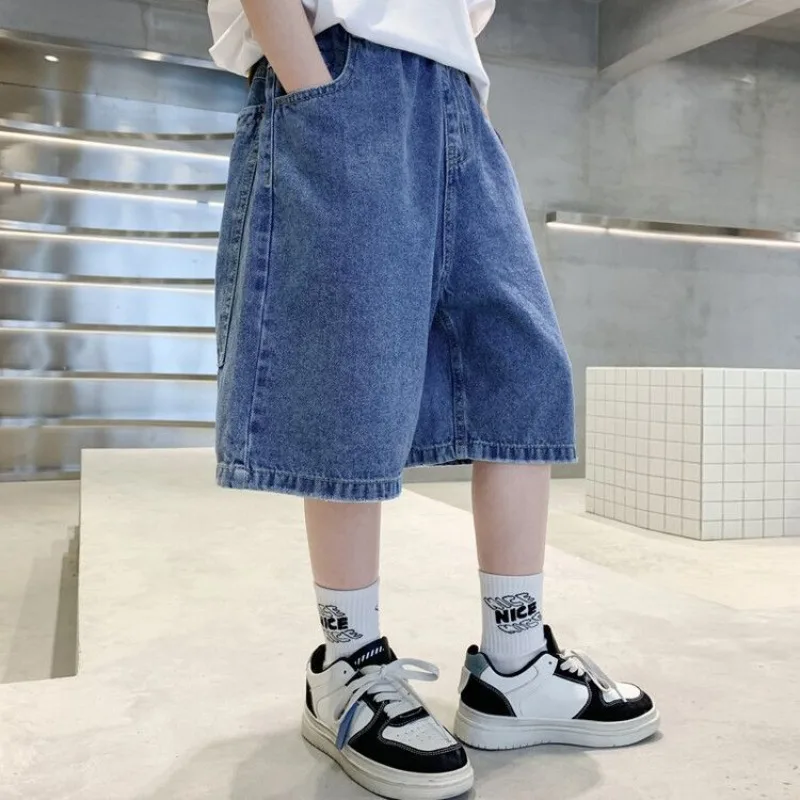 Детские летние джинсовые шорты для мальчиков 2026: Новинка, легкие, мягкие, стильные, средней длины, повседневные
Детские летние джинсовые шорты для мальчиков 2026: Новинка, легкие, мягкие, стильные, средней длины, повседневные