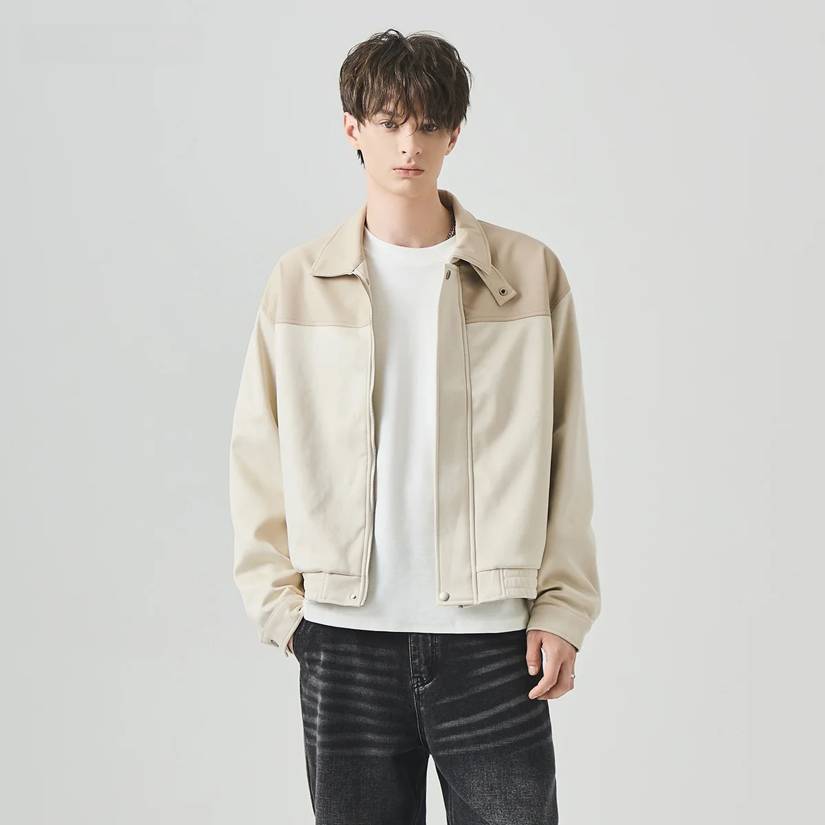 Мужская замшевая куртка свободного кроя, модная, брендовая, в американском стиле, с кожаными вставками, сексуальная, крутая, повседневная верхняя одежда, средней длины, с длинными рукавами
Мужская замшевая куртка свободного кроя, модная, брендовая, в американском стиле, с кожаными вставками, сексуальная, крутая, повседневная верхняя одежда, средней длины, с длинными рукавами