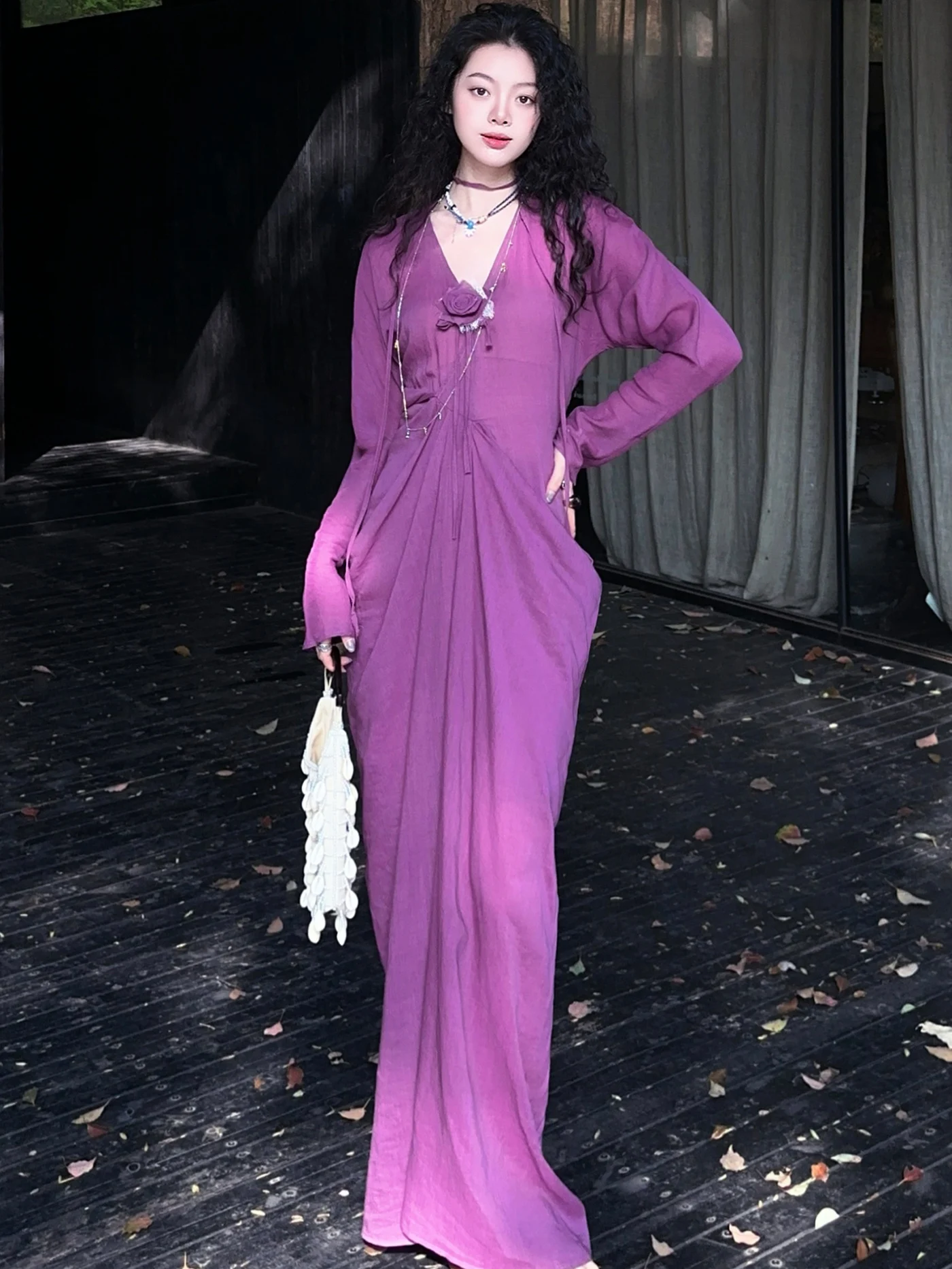 Elegant New Chinese Style Long Dress V-Neck Waist-Cinched Gown IANTSUI Summer Design 2026 Silk Linen Blend Casual Wedding
Elegant New Chinese Style Long Dress V-Neck Waist-Cinched Gown IANTSUI Summer Design 2026 Silk Linen Blend Casual Wedding