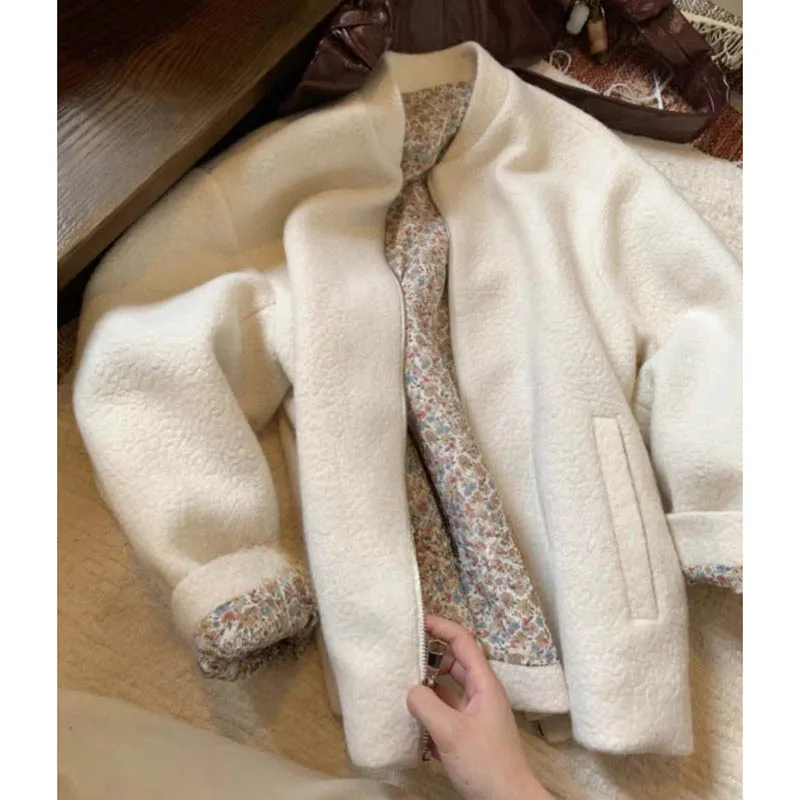 Ladies Autumn And Winter New High-Grade Floral Thick Warm Coat Female Design Comfortable Fashion Joker Casual Coat Pocket Coat
Ladies Autumn And Winter New High-Grade Floral Thick Warm Coat Female Design Comfortable Fashion Joker Casual Coat Pocket Coat