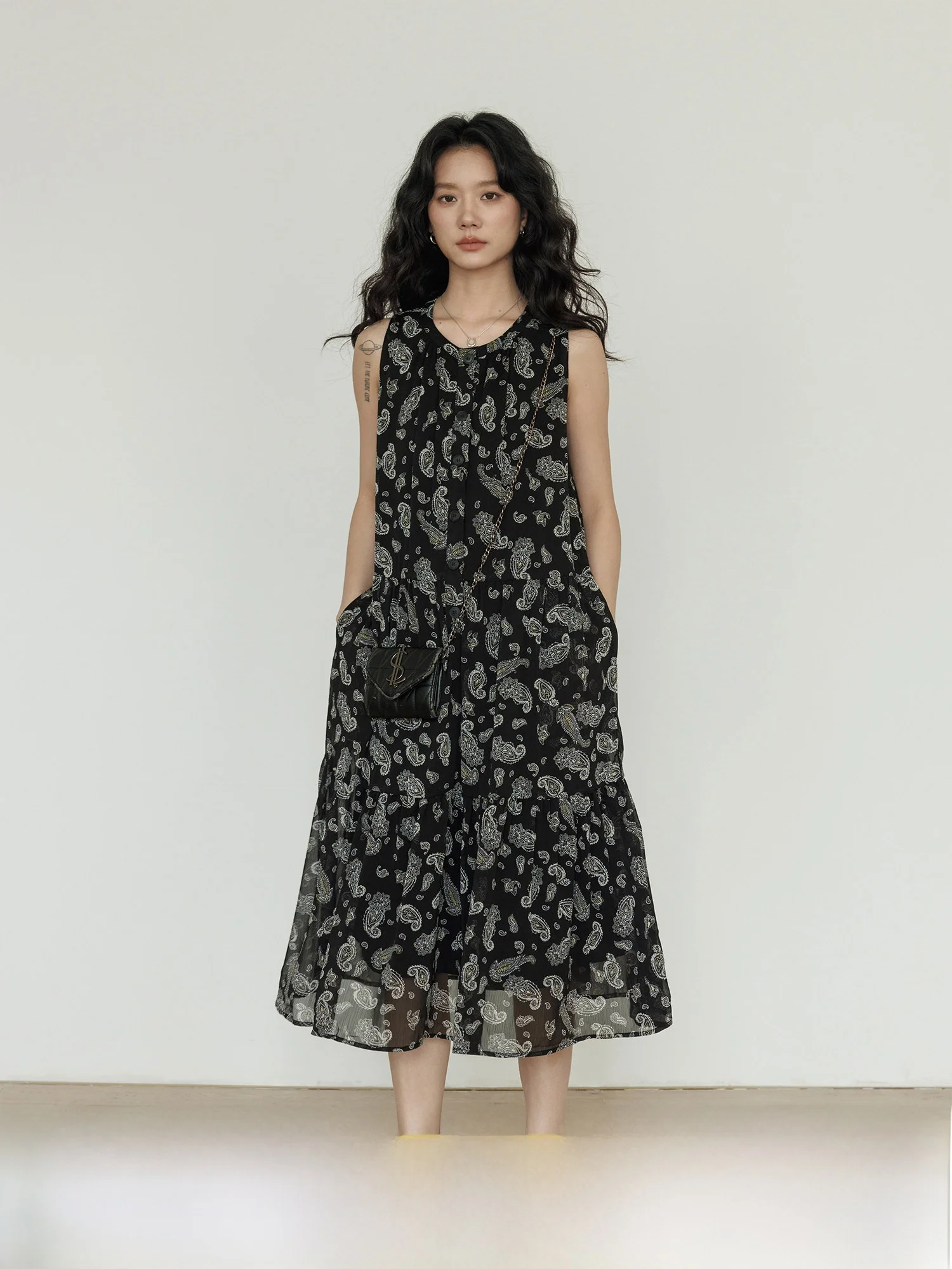 Summer round Neck Walnut Flower Tank Dress Women's A-Line Skirt 2026 New Holiday Loose Long Dress City Commute
Summer round Neck Walnut Flower Tank Dress Women's A-Line Skirt 2026 New Holiday Loose Long Dress City Commute