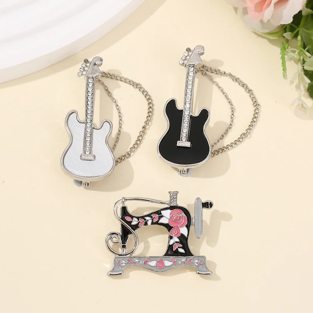 Alloy high-end guitar brooch, female personality instrument, high-end feel, chest flower, suit jacket, pin accessories
Alloy high-end guitar brooch, female personality instrument, high-end feel, chest flower, suit jacket, pin accessories