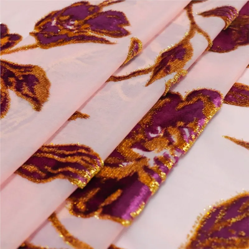 Высококачественное платье на заказ и Cheongsam из тканой бархатной парчовой жаккардовой вискозы.
Высококачественное платье на заказ и Cheongsam из тканой бархатной парчовой жаккардовой вискозы.