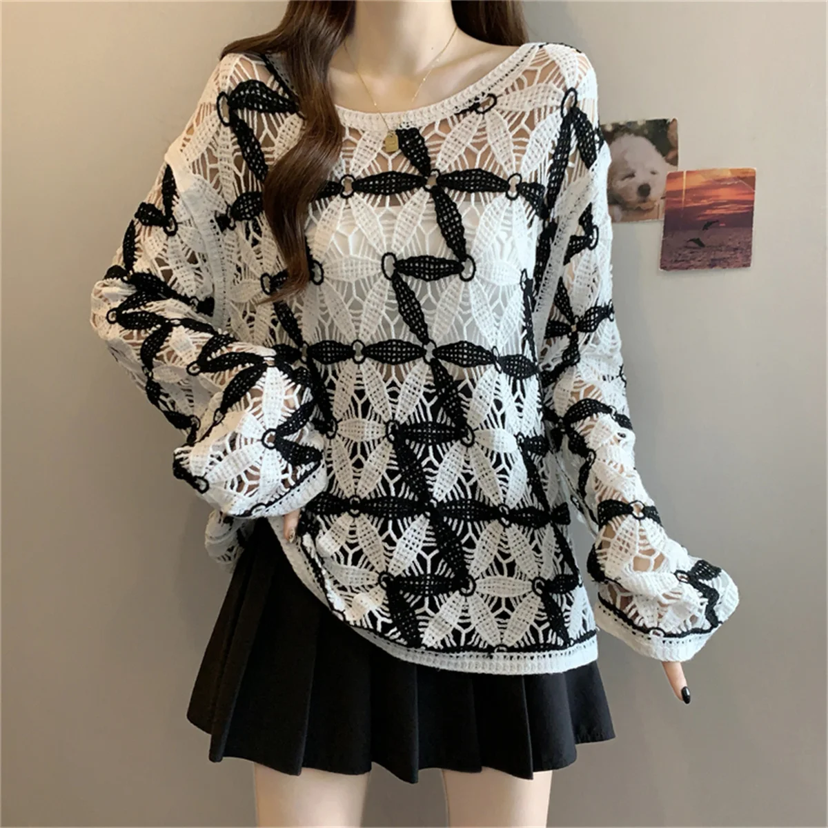 Fashionable Black-and-White Color-Blocked Crochet Knit Sweater for Women Summer Autumn Korean Fashion Loose Knitwear Blouse
Fashionable Black-and-White Color-Blocked Crochet Knit Sweater for Women Summer Autumn Korean Fashion Loose Knitwear Blouse