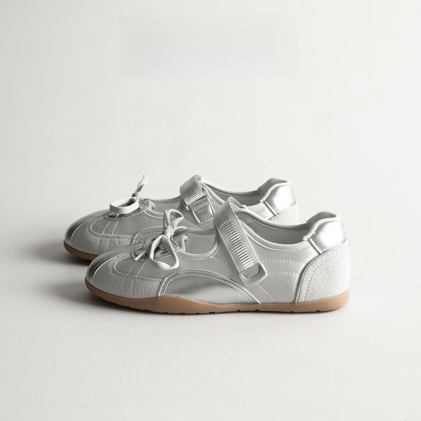 Silver Leather Ballet Flat Shoes Women's 2026 Summer Low Cut Lace-Up Mary Janes round Toe Flat Heel Fashionable Training Shoes
Silver Leather Ballet Flat Shoes Women's 2026 Summer Low Cut Lace-Up Mary Janes round Toe Flat Heel Fashionable Training Shoes
