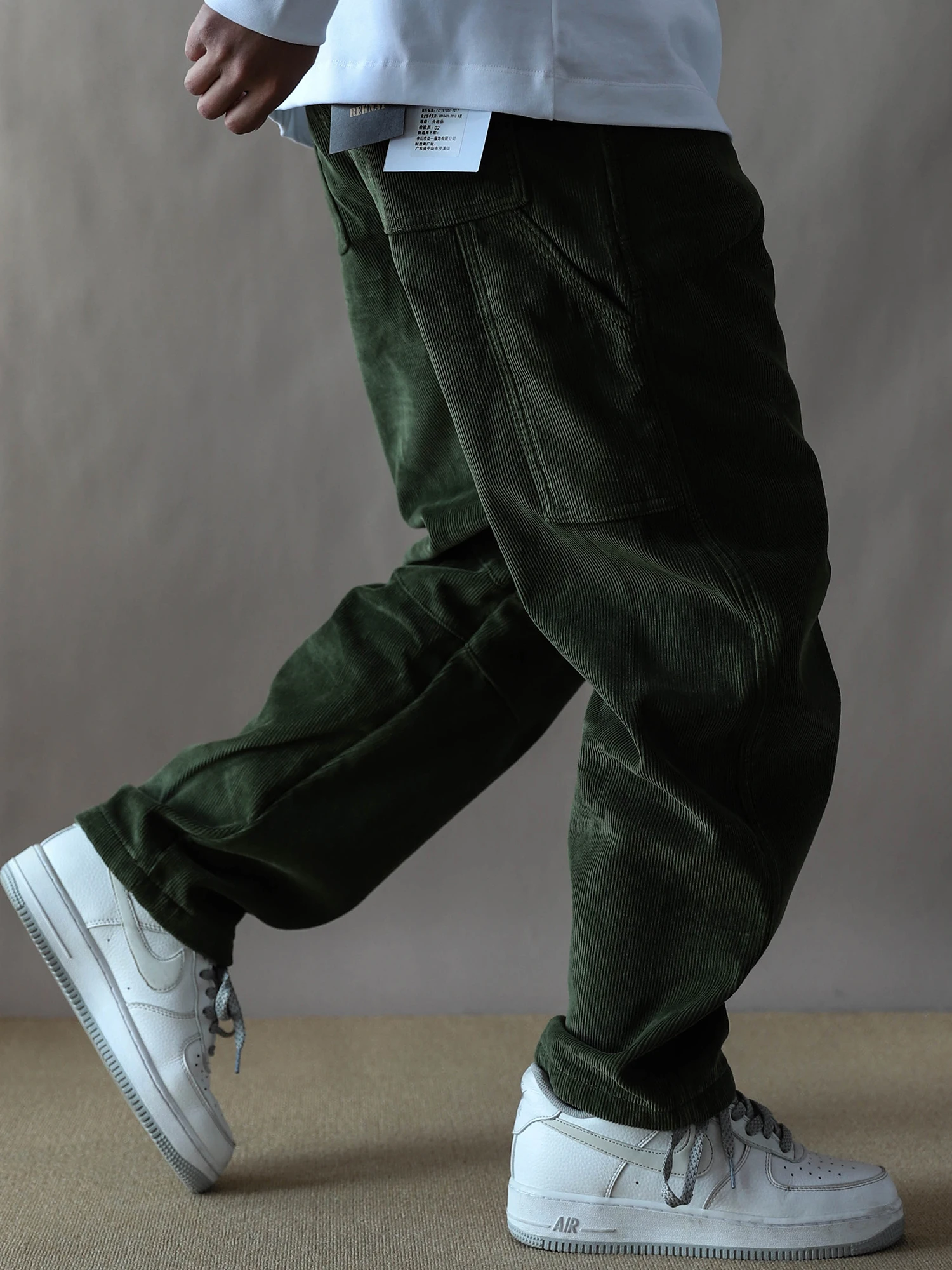 Мужские вельветовые брюки прямого кроя в стиле ретро, свободные повседневные брюки в стиле милитари, длинные, теплые, новинка 2025 года, для уличной моды
Мужские вельветовые брюки прямого кроя в стиле ретро, свободные повседневные брюки в стиле милитари, длинные, теплые, новинка 2025 года, для уличной моды