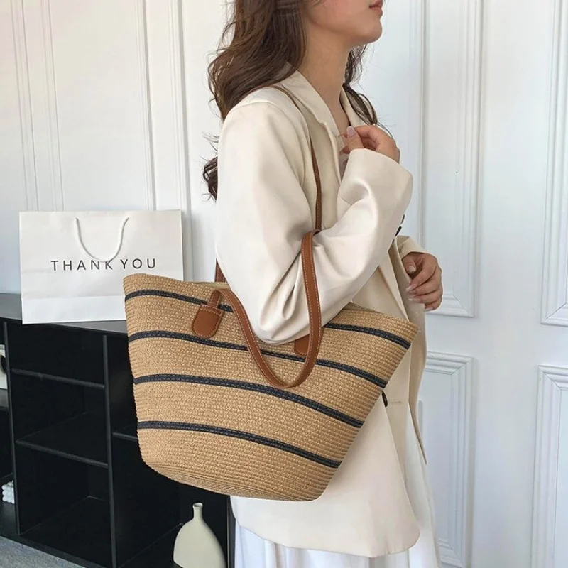Luxury Brand Fashionable Leather Women's Shoulder Bag Classic Elegant Famous Paris Elegant Detailing Trendy Bag
Luxury Brand Fashionable Leather Women's Shoulder Bag Classic Elegant Famous Paris Elegant Detailing Trendy Bag