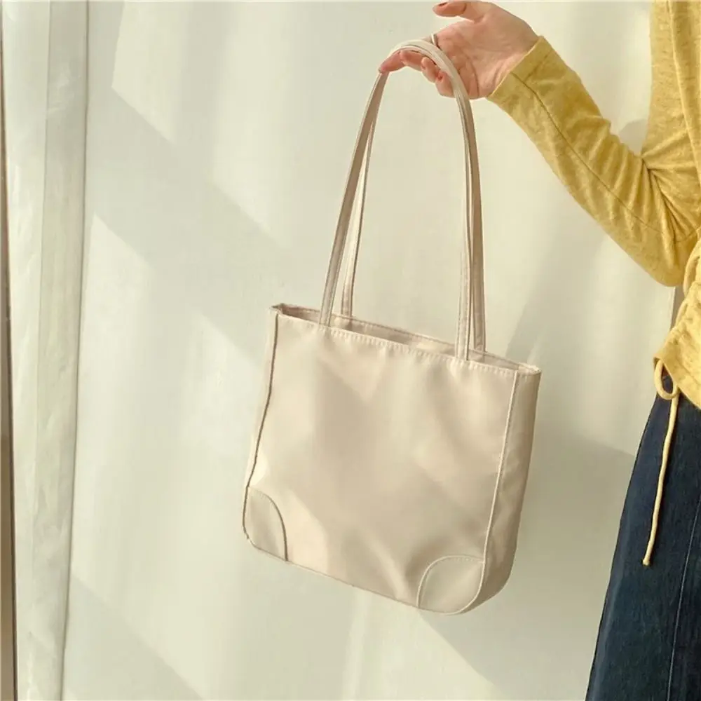 Large Capacity Commuting Tote Bag Waterproof Lightweight Retro Underarm bag Polyester Zipper New Design Tote Bag Women
Large Capacity Commuting Tote Bag Waterproof Lightweight Retro Underarm bag Polyester Zipper New Design Tote Bag Women