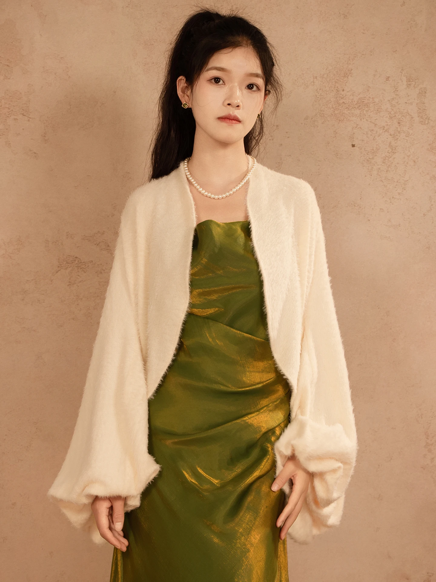 Романтический ленивый белый вязаный открытый кардиган, мягкий уютный топ-фонарь Све, женский свободный крой, длинный свеч V-Ne, дышащий повседневный...
Романтический ленивый белый вязаный открытый кардиган, мягкий уютный топ-фонарь Све, женский свободный крой, длинный свеч V-Ne, дышащий повседневный...