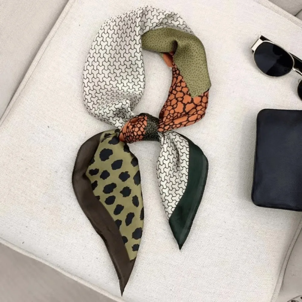 1PC 70cm Faux Silk Scarf Retro Color-Block Leopard Floral Women Spring Autumn Neck Head Wrap
1PC 70cm Faux Silk Scarf Retro Color-Block Leopard Floral Women Spring Autumn Neck Head Wrap