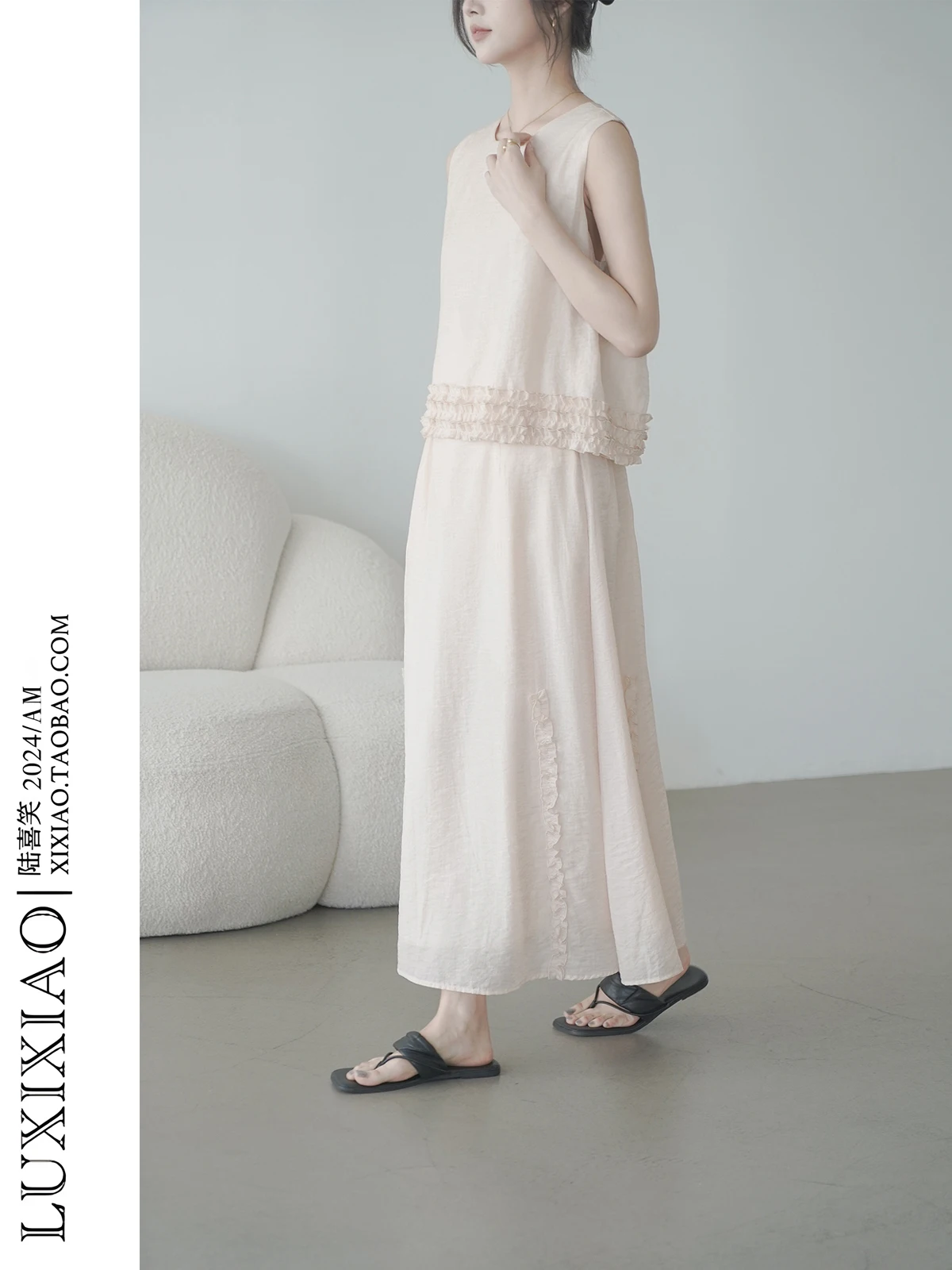 LUXIXIAO 2026 Новинка: Женский летний модный комплект из двух предметов в студенческом стиле с круглым вырезом, юбкой с высокой талией и хлопковой кофтой.
LUXIXIAO 2026 Новинка: Женский летний модный комплект из двух предметов в студенческом стиле с круглым вырезом, юбкой с высокой талией и хлопковой кофтой.