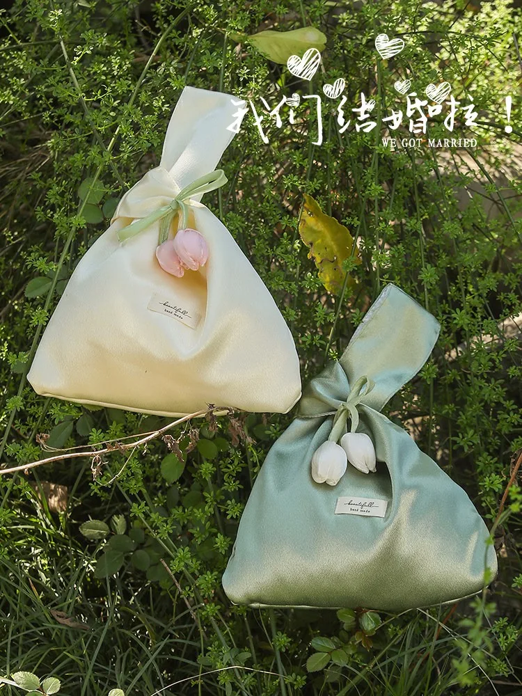 10Pcs New Gift Bags With Handles Large Cloth Bag Packaging Candy Box Advanced Wedding Bridesmaid Gift Bag Party Supplies
10Pcs New Gift Bags With Handles Large Cloth Bag Packaging Candy Box Advanced Wedding Bridesmaid Gift Bag Party Supplies