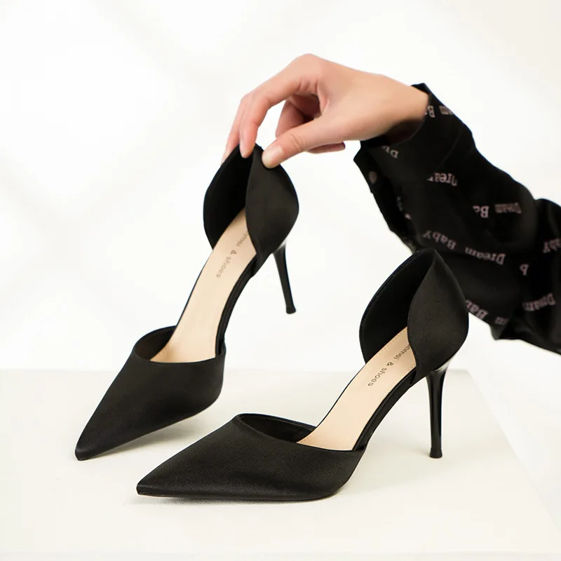 Fresh Premium Commuter Comfort Occupational OL Satin Hollow One-word Strap Single Shoes High Heels
Fresh Premium Commuter Comfort Occupational OL Satin Hollow One-word Strap Single Shoes High Heels