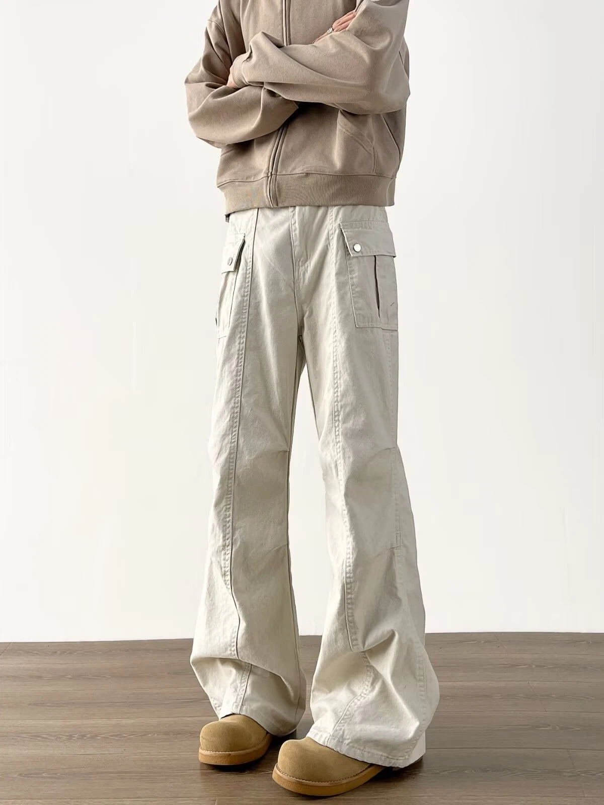 Американские плиссированные расклешенные рабочие брюки High Street, свободные прямые повседневные длинные брюки для мужчин и женщин в стиле хип-хоп
Американские плиссированные расклешенные рабочие брюки High Street, свободные прямые повседневные длинные брюки для мужчин и женщин в стиле хип-хоп