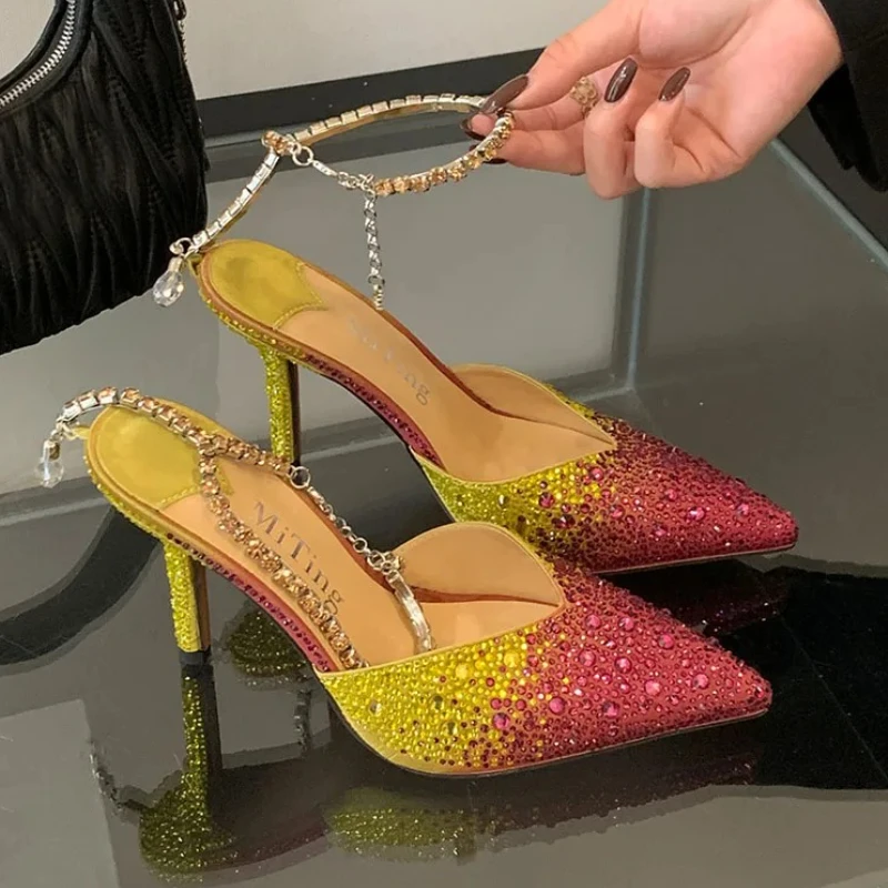 Роскошные пикантные сандалии со стразами, женские туфли-лодочки с острым носком, банкетные свадебные модельные туфли с пряжкой на щиколотке, брендовые женские туфли на тонком высоком каблуке
Роскошные пикантные сандалии со стразами, женские туфли-лодочки с острым носком, банкетные свадебные модельные туфли с пряжкой на щиколотке, брендовые женские туфли на тонком высоком каблуке
