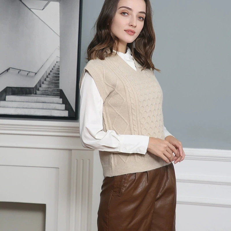 Модный женский жилет, вязаный жилет, V-образный вырез, витой цветок, однотонный, элегантный и модный топ, свитер для женщин.
Модный женский жилет, вязаный жилет, V-образный вырез, витой цветок, однотонный, элегантный и модный топ, свитер для женщин.