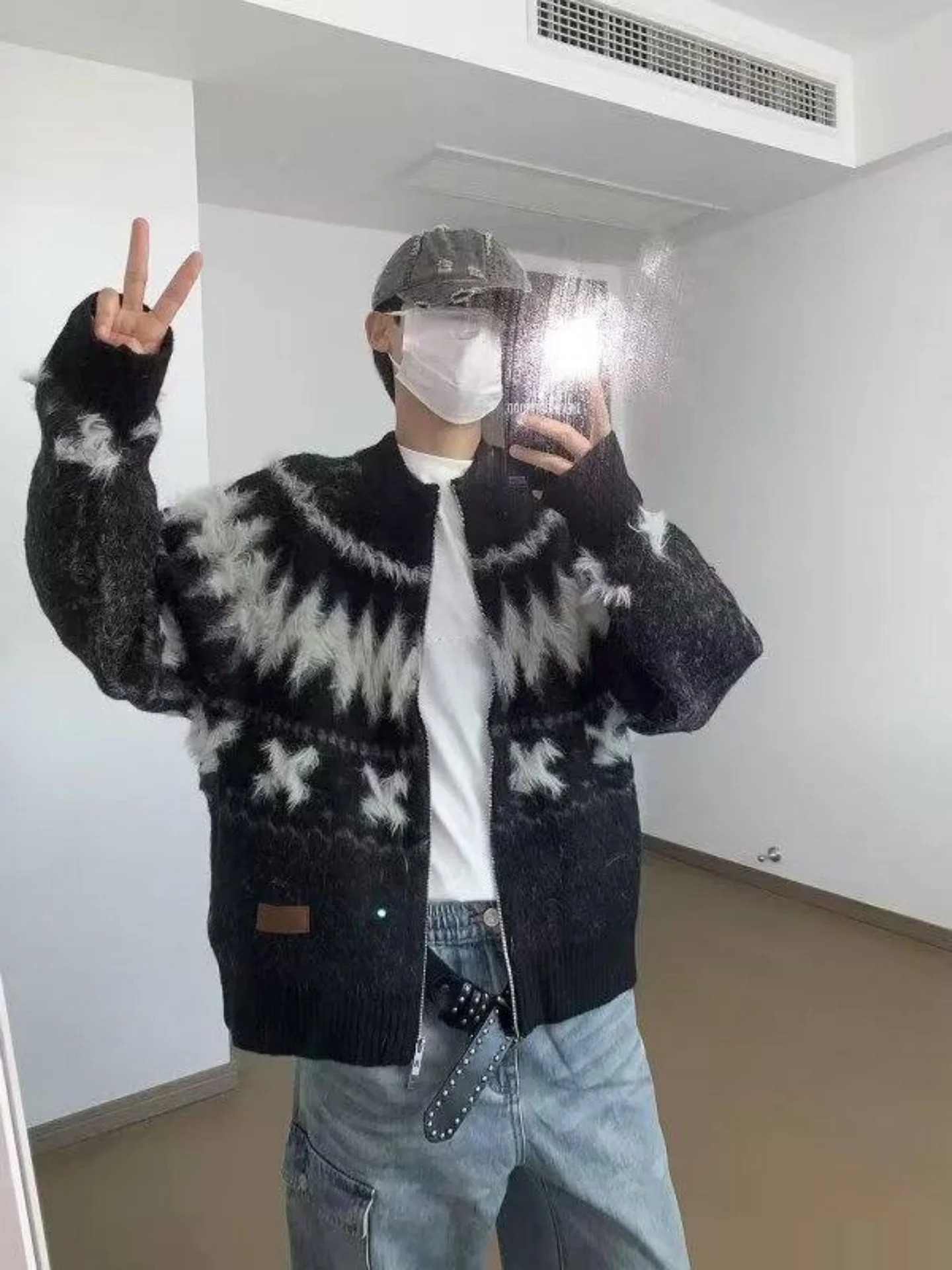 Мужской вязаный свитер в американском ретро-стиле Fair Isle, осенне-зимняя новинка, модный топ с цветовыми блоками и эффектом высокой плотности вязки
Мужской вязаный свитер в американском ретро-стиле Fair Isle, осенне-зимняя новинка, модный топ с цветовыми блоками и эффектом высокой плотности вязки