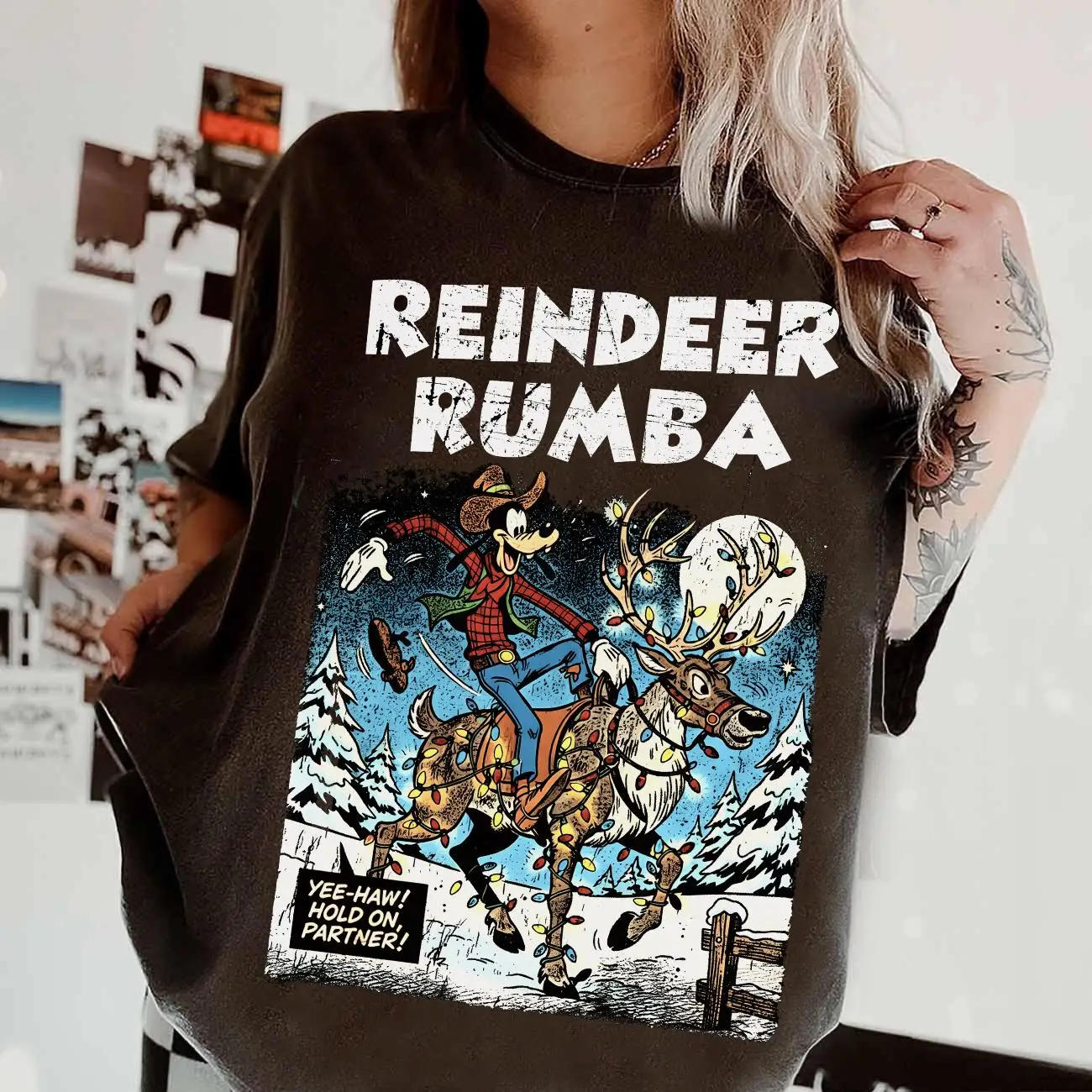 Рождественская рубашка Disney Goofy and Max Reindeer Rumba Футболка с Рождественскими огнями Disney «Микки и друзья»
Рождественская рубашка Disney Goofy and Max Reindeer Rumba Футболка с Рождественскими огнями Disney «Микки и друзья»