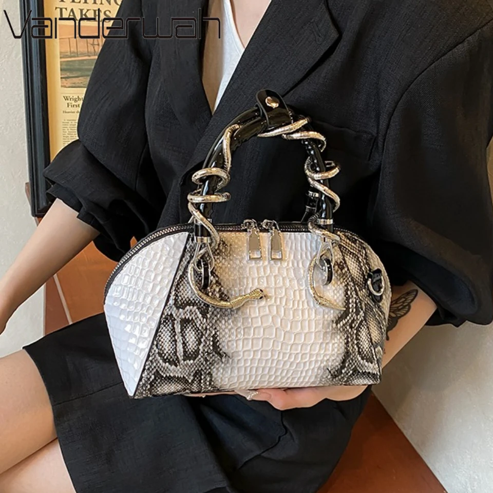 Trendy Luxury Designer Snake Print PU Leather Handbag Silver Snake-shaped Decorations Small Tote Shell Crossbody Bag for Women
Trendy Luxury Designer Snake Print PU Leather Handbag Silver Snake-shaped Decorations Small Tote Shell Crossbody Bag for Women
