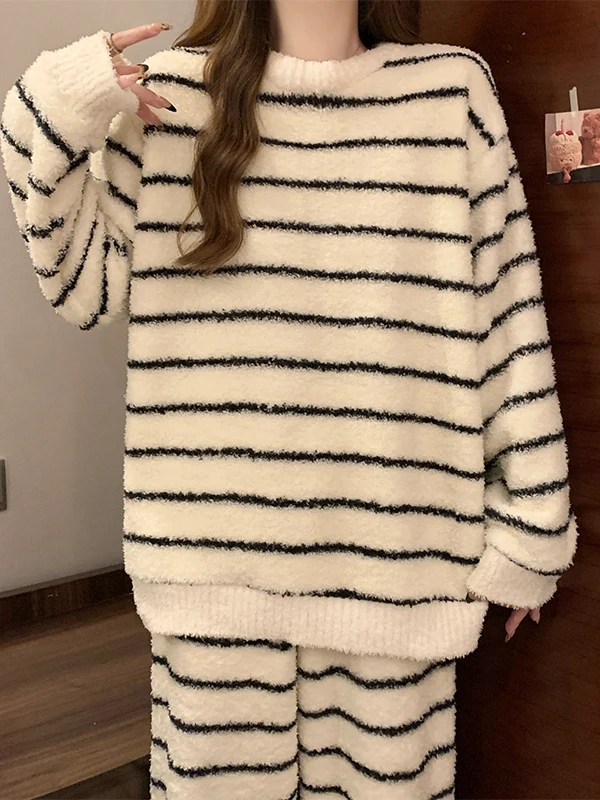 Thick Coral Fleece Pajamas Long Sleeve Home Clothes Set for Girls Winter Warm Plush Half Fleece Comfortable Sleepwear Outfit
Thick Coral Fleece Pajamas Long Sleeve Home Clothes Set for Girls Winter Warm Plush Half Fleece Comfortable Sleepwear Outfit