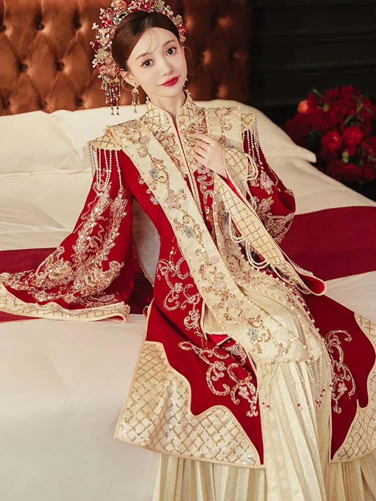 Velvet wedding dress large-sized phoenix crown and Xia pei complete set of Chinese-style clothing
Velvet wedding dress large-sized phoenix crown and Xia pei complete set of Chinese-style clothing