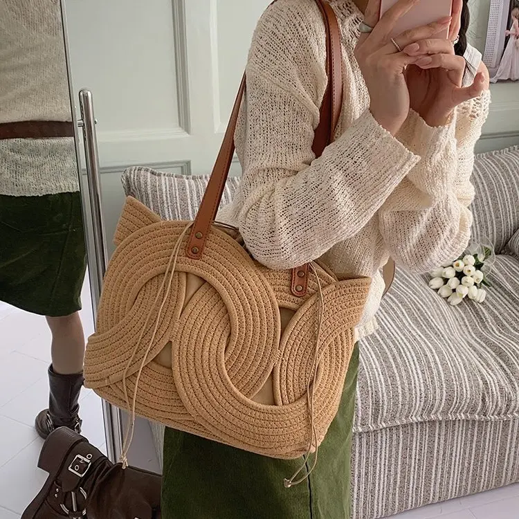 Новинка 2026: Женская богемная сумка с ажурным плетением, большая вместимость, кожаная ручка, летняя пляжная сумка через плечо для отпуска
Новинка 2026: Женская богемная сумка с ажурным плетением, большая вместимость, кожаная ручка, летняя пляжная сумка через плечо для отпуска