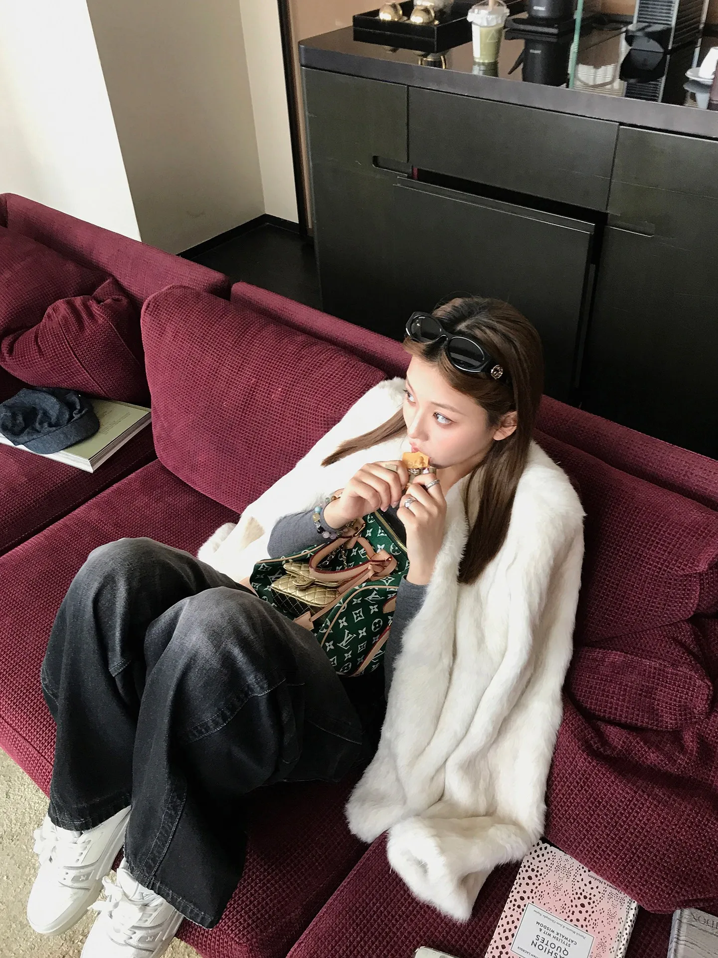 Модная короткая куртка из кроличьего меха для женщин, пальто Jie Ni Pufei "Дочь Моне", приталенное пальто из норки, зимняя верхняя одежда
Модная короткая куртка из кроличьего меха для женщин, пальто Jie Ni Pufei "Дочь Моне", приталенное пальто из норки, зимняя верхняя одежда