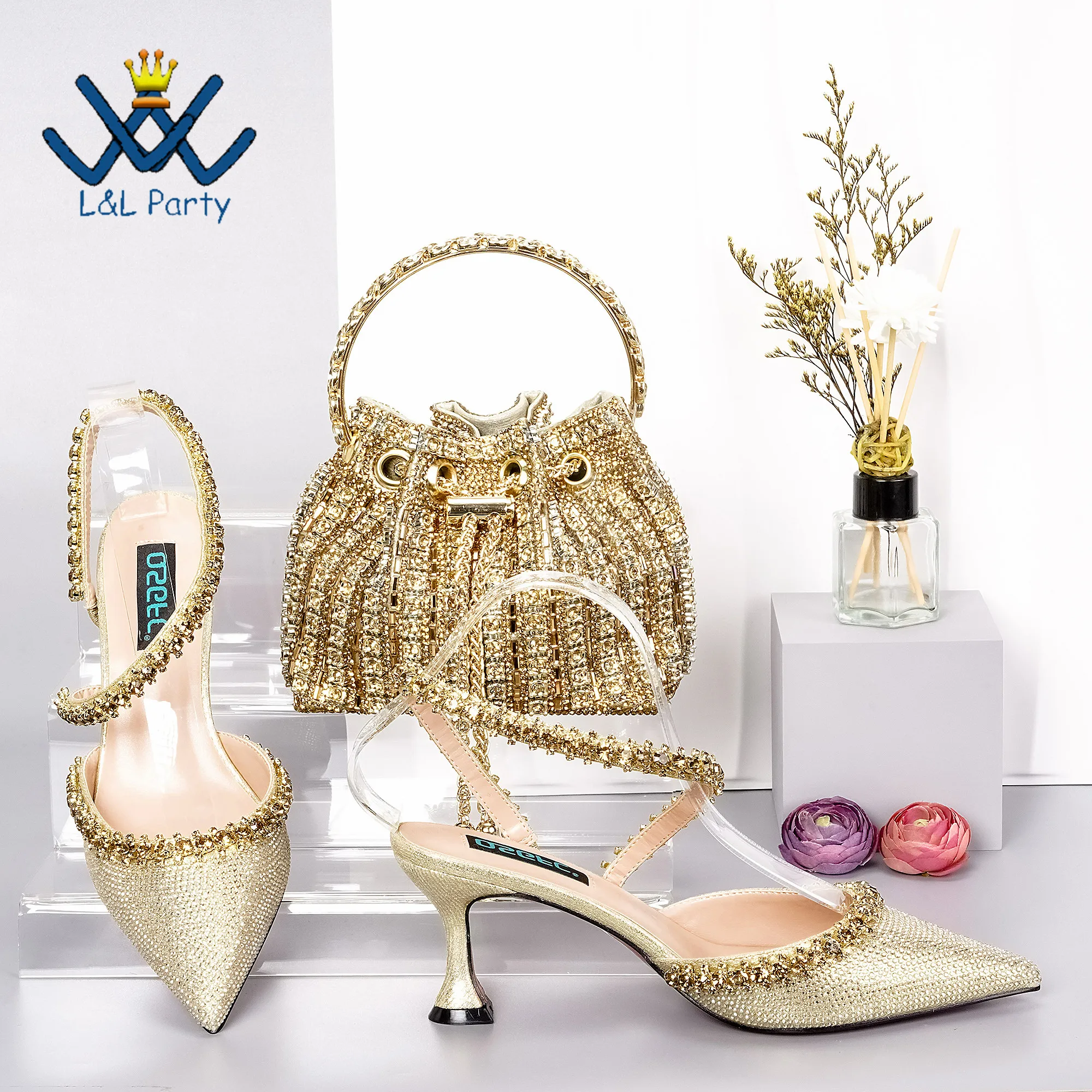 2024 New Special Design Gold Color Nigerian Women Shoes and Bag Set Pointed Toe Pumps for Wedding Party
2024 New Special Design Gold Color Nigerian Women Shoes and Bag Set Pointed Toe Pumps for Wedding Party