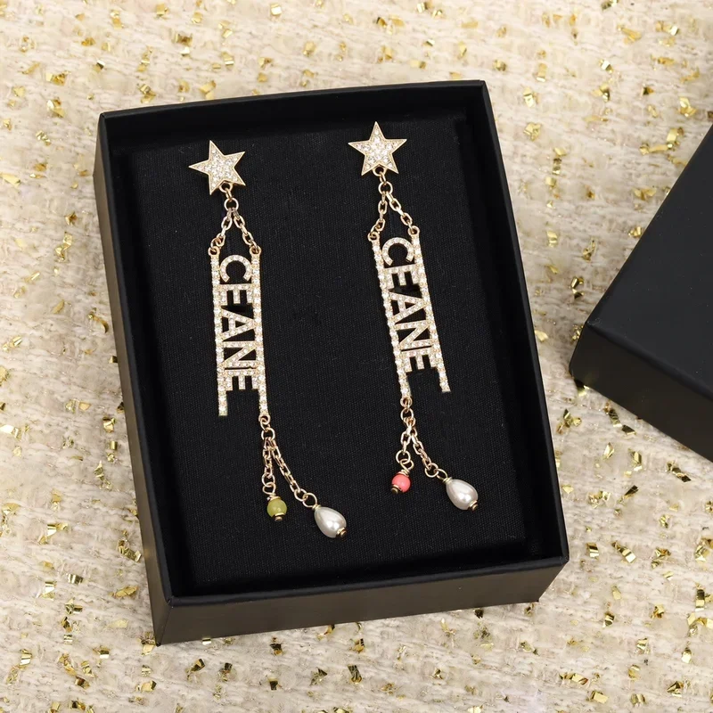 European and American fashion personality exquisite five-pointed star rhinestone earrings
European and American fashion personality exquisite five-pointed star rhinestone earrings