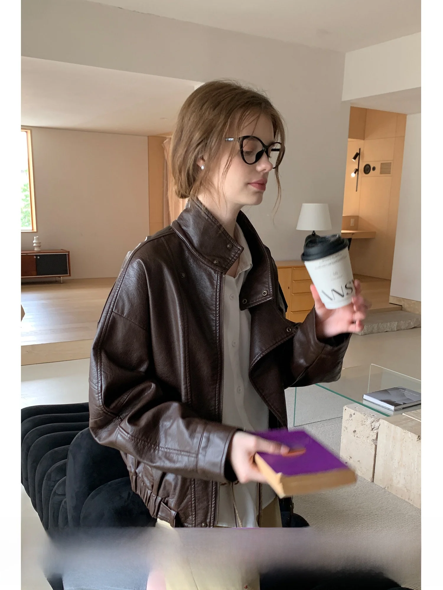 Куртка Eggka Cool Retro American Sle из искусственной кожи для женщин, повседневная, свободного кроя, теплая, на молнии, с воротником-стойкой
Куртка Eggka Cool Retro American Sle из искусственной кожи для женщин, повседневная, свободного кроя, теплая, на молнии, с воротником-стойкой