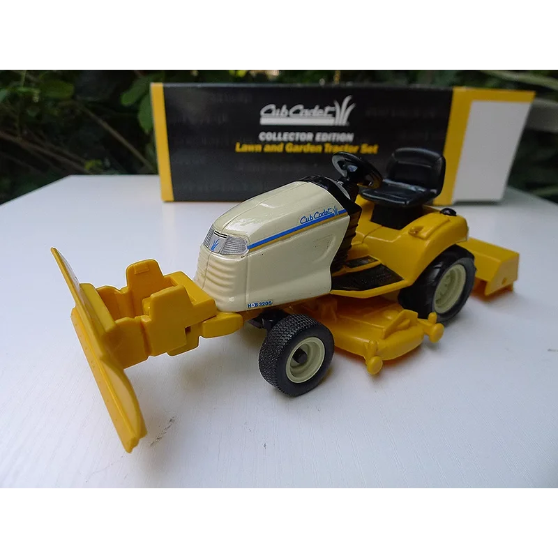 Diecast ERTL 1:64 Scale Cub Cadet Lawn Garden Tractor Model Collectible Toy Gift Souvenir Display
Diecast ERTL 1:64 Scale Cub Cadet Lawn Garden Tractor Model Collectible Toy Gift Souvenir Display