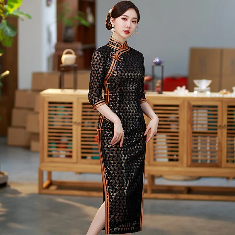 2022 Autumn Slim Stand Collar Three-quarter Sleeve Retro Long Sequins Cheongsam Chinese Fashion Black Qipao Dress for Women
2022 Autumn Slim Stand Collar Three-quarter Sleeve Retro Long Sequins Cheongsam Chinese Fashion Black Qipao Dress for Women