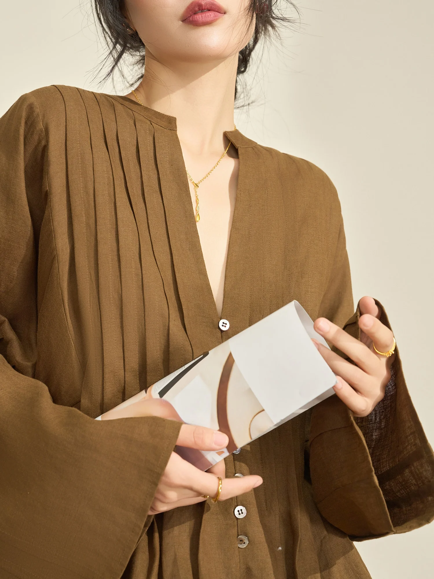 Ретро-платье с плиссировкой для женщин, весна 2026, модное, уникальное, приталенное, из полиэстера, с V-образным вырезом, длинным рукавом, повседневное
Ретро-платье с плиссировкой для женщин, весна 2026, модное, уникальное, приталенное, из полиэстера, с V-образным вырезом, длинным рукавом, повседневное