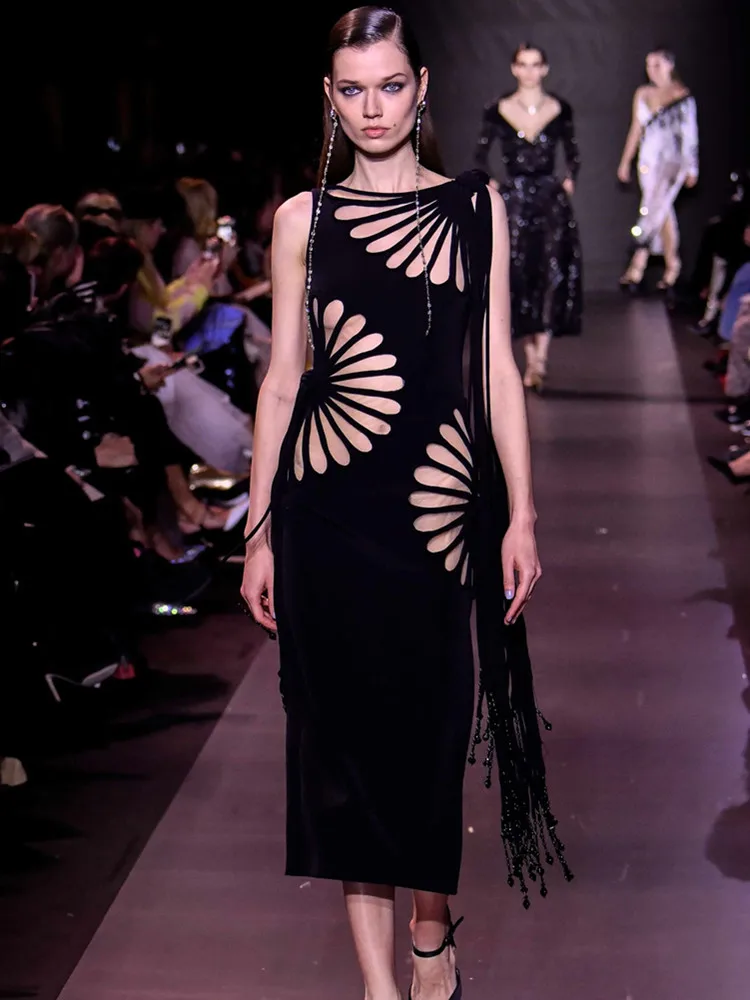 Women Celebrity Sexy O Neck Cut Out Tassel Black Midi Bodycon Bandage Dress 2024 Elegant Evening Club Party Dress
Women Celebrity Sexy O Neck Cut Out Tassel Black Midi Bodycon Bandage Dress 2024 Elegant Evening Club Party Dress