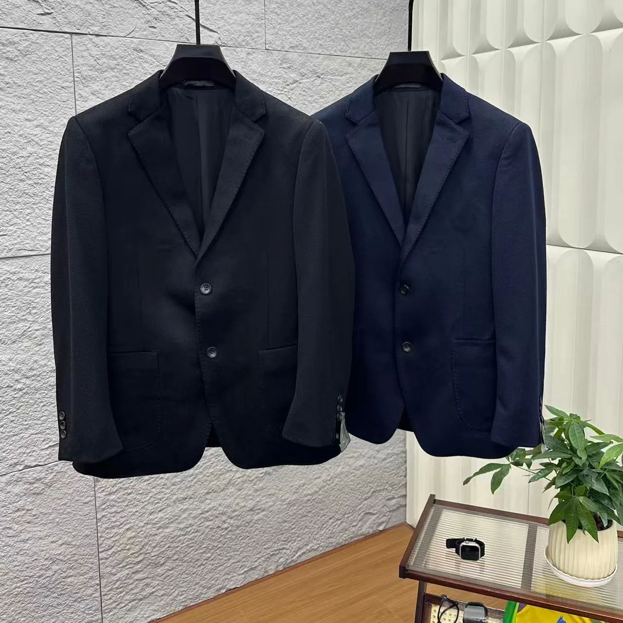 Элитный мужской шерстяной пиджак на двух пуговицах для осени и зимы, утепленный, для деловых поездок и повседневной носки, приталенный крой
Элитный мужской шерстяной пиджак на двух пуговицах для осени и зимы, утепленный, для деловых поездок и повседневной носки, приталенный крой