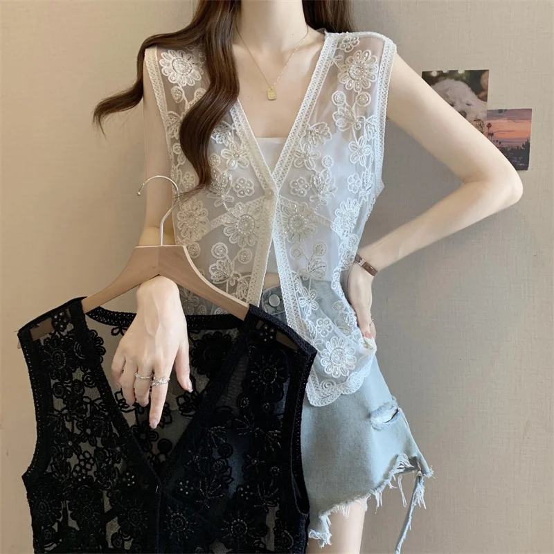 Fashionable Thin Embroidered Vest Heavy Embossing Hollow out V-Neck Open Cardigan Style Women's Inner Wear Summer Top
Fashionable Thin Embroidered Vest Heavy Embossing Hollow out V-Neck Open Cardigan Style Women's Inner Wear Summer Top