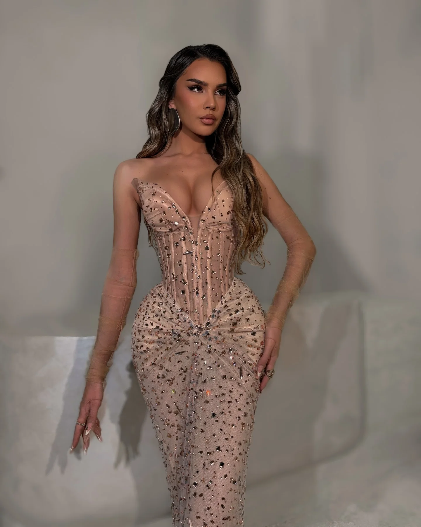 Customized Glamorous Nude Beaded Black Prom Gown with Tulle Gloves Corset Bodice Mermaid Elegant Formal Evening Dress for Black
Customized Glamorous Nude Beaded Black Prom Gown with Tulle Gloves Corset Bodice Mermaid Elegant Formal Evening Dress for Black