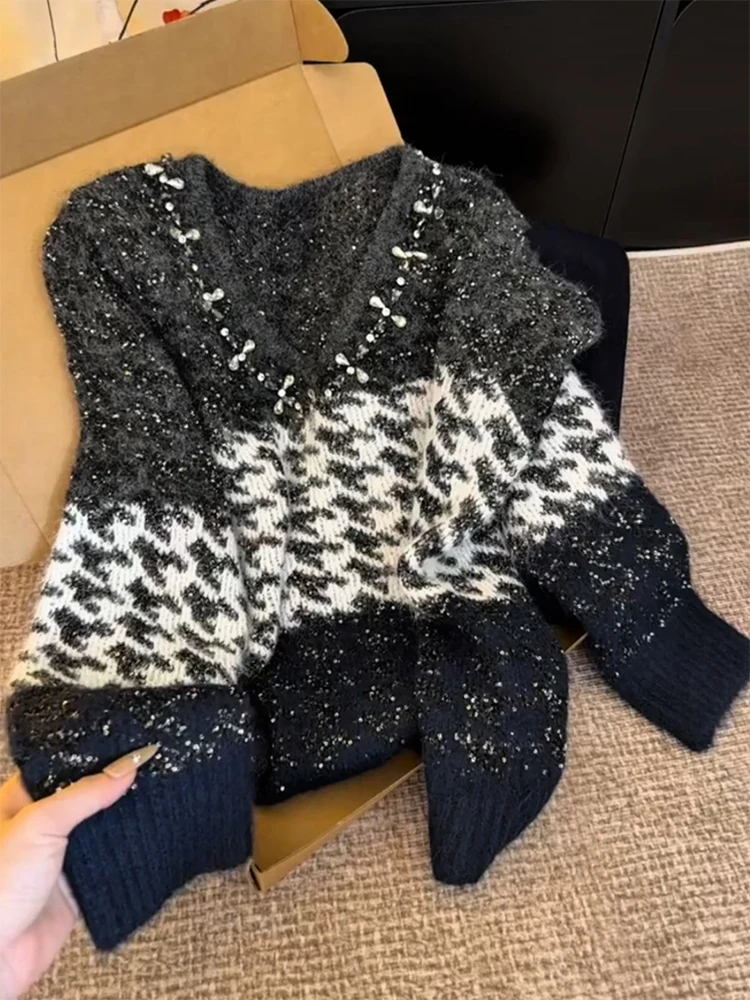 Корейский свитер с блестками и V-образным вырезом, новый зимний, больших размеров, модный, стройнящий, антивозрастной, женский свитер
Корейский свитер с блестками и V-образным вырезом, новый зимний, больших размеров, модный, стройнящий, антивозрастной, женский свитер