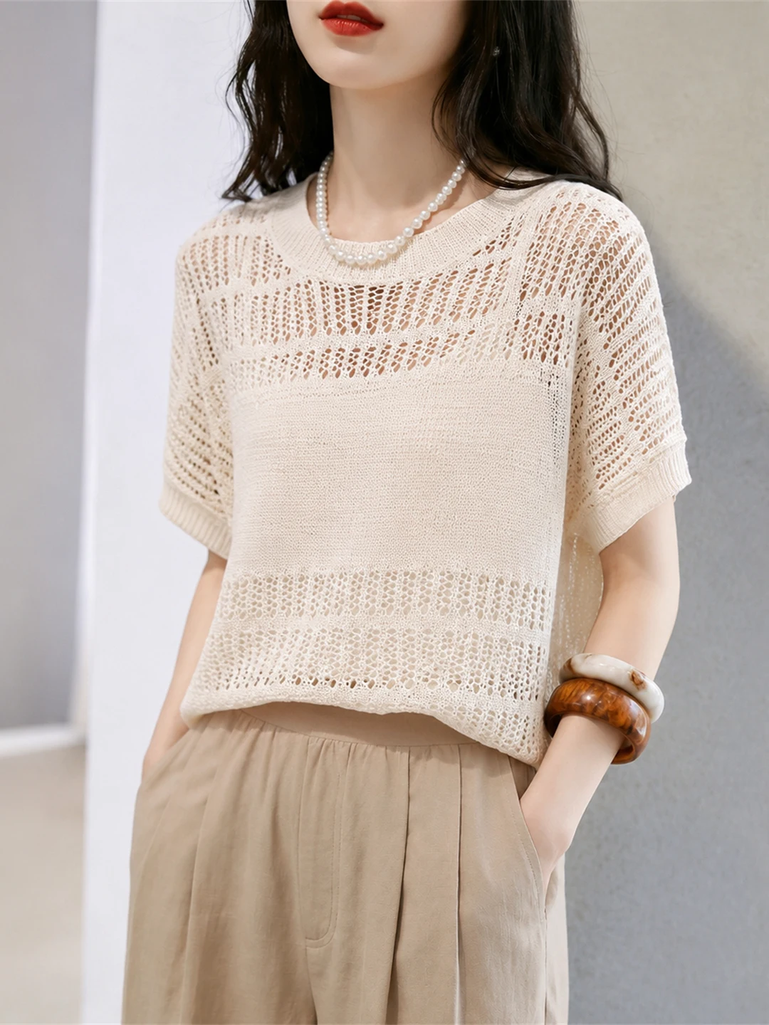 Ladies Summer Knitted Ice Silk Hollow out Short Sleeve round Neck Top Commute Gentle Personality Korean Style Straight Cut Shirt
Ladies Summer Knitted Ice Silk Hollow out Short Sleeve round Neck Top Commute Gentle Personality Korean Style Straight Cut Shirt