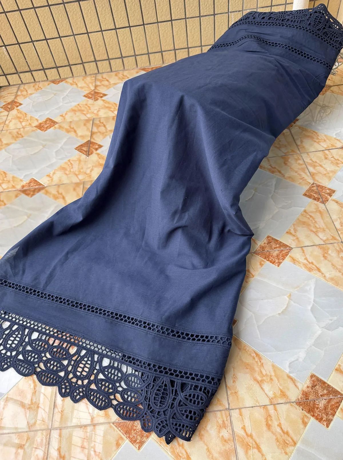 Оригинальный Египетский хлопок, 100% кружево с вышивкой, мягкая чистая Дубай, Абая, праздничная ткань для шитья халата, африканская швейцарская детская вуаль, ткань
Оригинальный Египетский хлопок, 100% кружево с вышивкой, мягкая чистая Дубай, Абая, праздничная ткань для шитья халата, африканская швейцарская детская вуаль, ткань