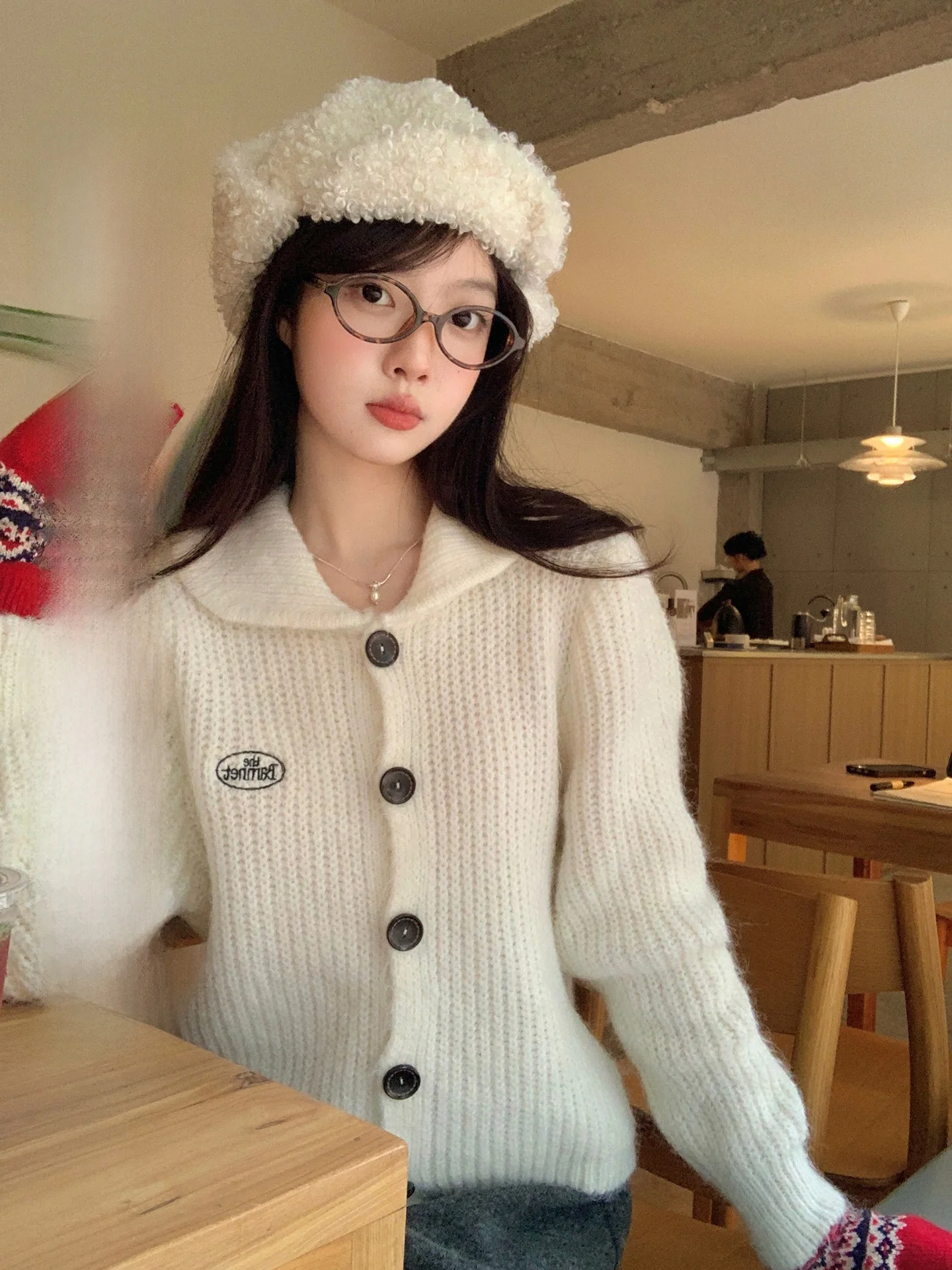 Свободный вязаный кардиган женский, повседневный, из мягкого нейлона, с длинными рукавами, уютный, модный, универсальный топ
Свободный вязаный кардиган женский, повседневный, из мягкого нейлона, с длинными рукавами, уютный, модный, универсальный топ