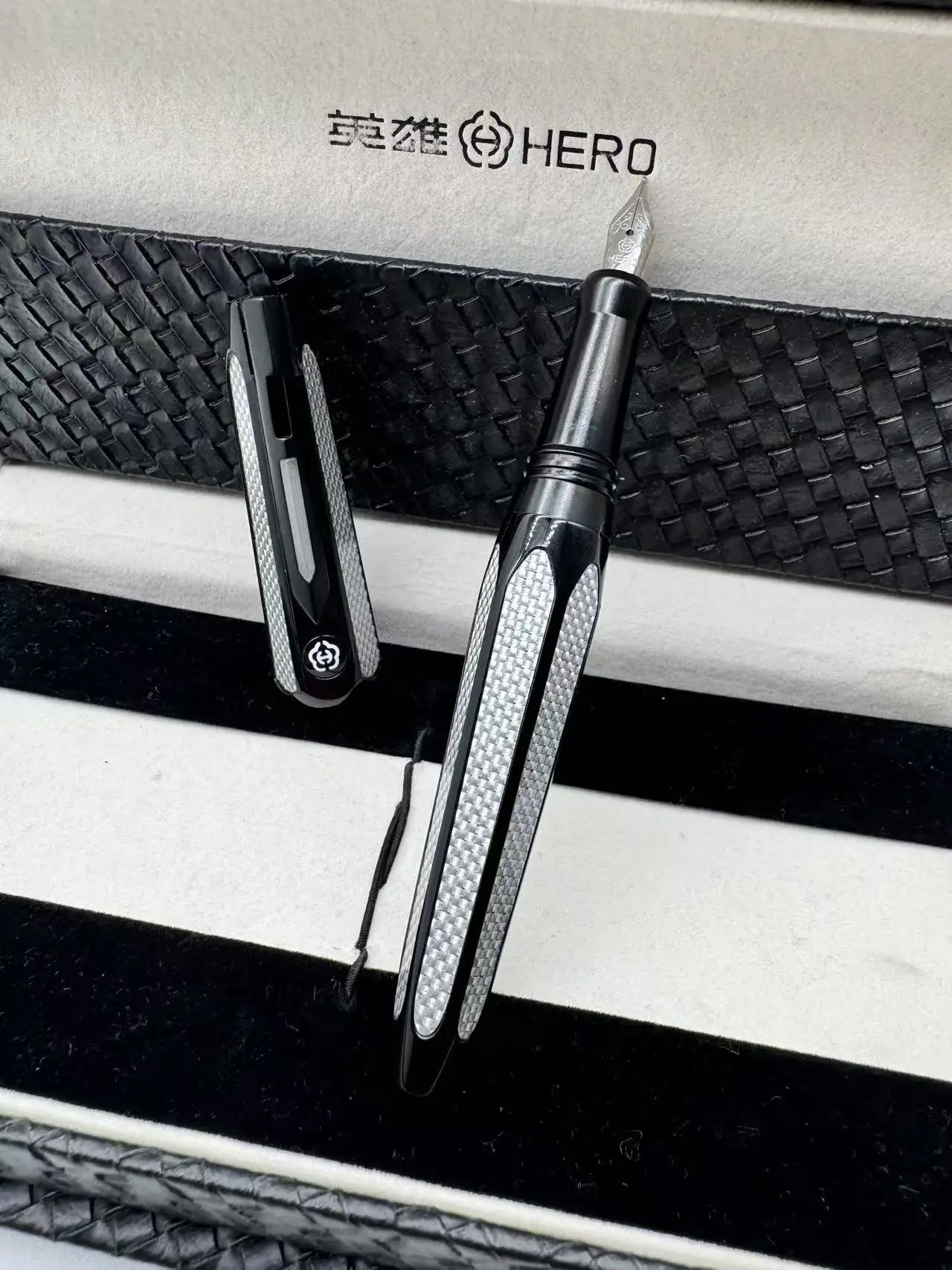 Hero 636 Space Carbon Fiber Fountain Pen Smooth Writing Office Business Gift Pen
Hero 636 Space Carbon Fiber Fountain Pen Smooth Writing Office Business Gift Pen